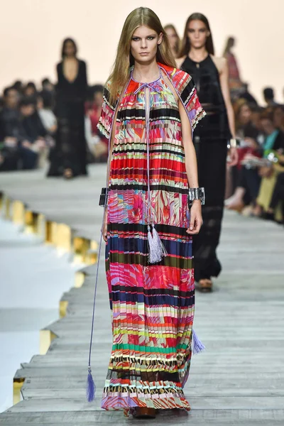 Look 5
